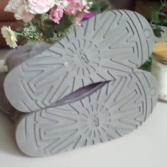 UGG Bailey button triplet 11 boor - Picture 5 of 12